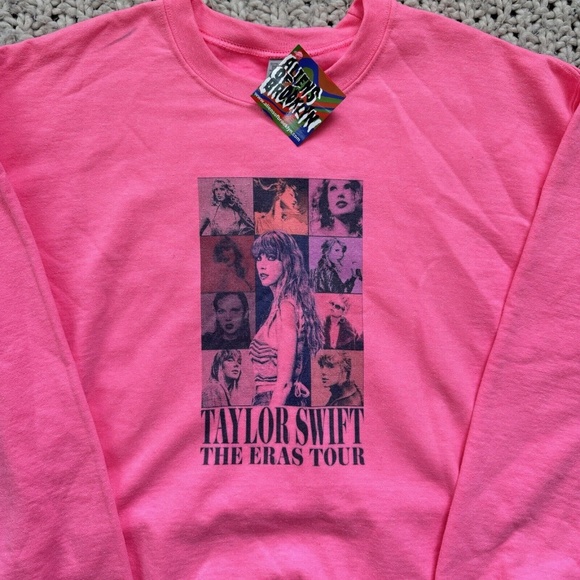 Aliens of Brooklyn Taylor Swift The Era Tour Sweater L NWT - Picture 6 of 11